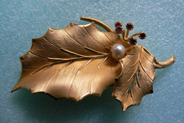 VTG IPS 1/20 12KT GF WHITE PEARL FAUX TWO LEAF RUBY CRYSTAL PIN BROOCH - £18.68 GBP