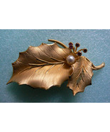 VTG IPS 1/20 12KT GF WHITE PEARL FAUX TWO LEAF RUBY CRYSTAL PIN BROOCH - £18.69 GBP