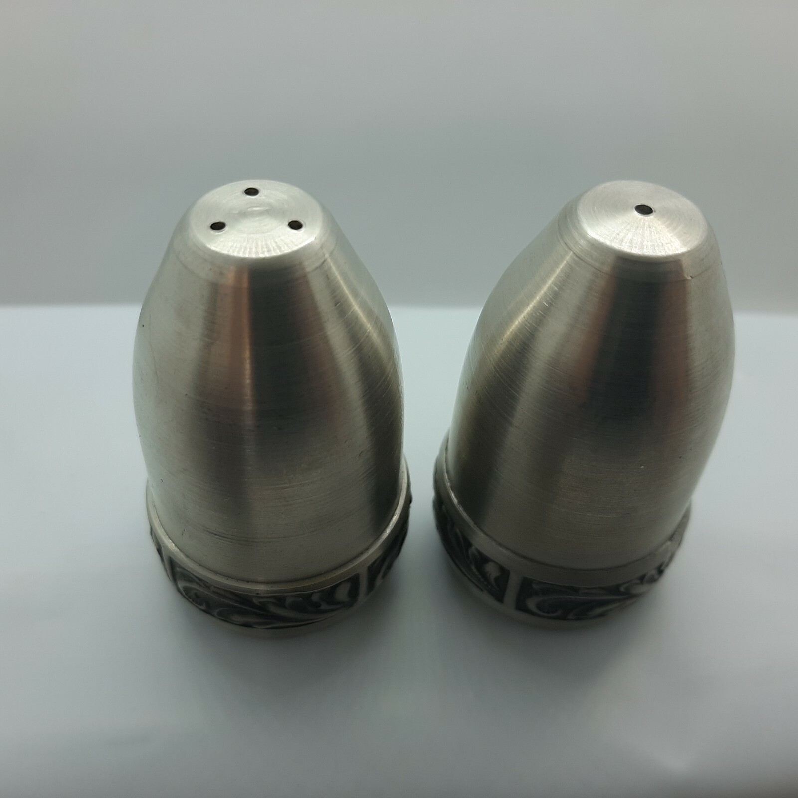 Salt and Pepper set ~ Non-Magnetic Metal Aluminun Color with Paisley design Item image 3