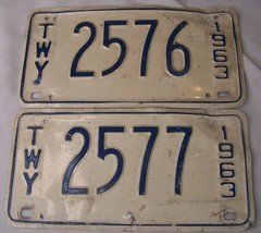 1963 LOT 2 VINTAGE NEW YORK THRUWAY LICENCE PLATE TWY CONSECUTIVE NUMBER - $49.49