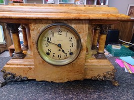 Seth Thomas Cream &amp; Brown Adamantine 4 Pillar Mantle Clock Faux Marble Key Works - £158.26 GBP