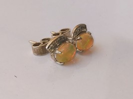Fire Opal stud earring, Natural Opal earring, 14k Gold opal Earring - £149.13 GBP