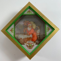 Vintage 1979 Hallmark &quot;Christmas Eve Surprise&quot; Shadow Box Christmas Ornament - £13.44 GBP