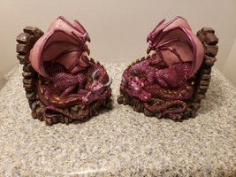 Resin Pair of Purple Resting Dragon on brick wall Bookends  - £19.80 GBP