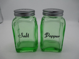 Retro Salt and Pepper Shaker Green Depression Style Apple Glass Arch - $20.79