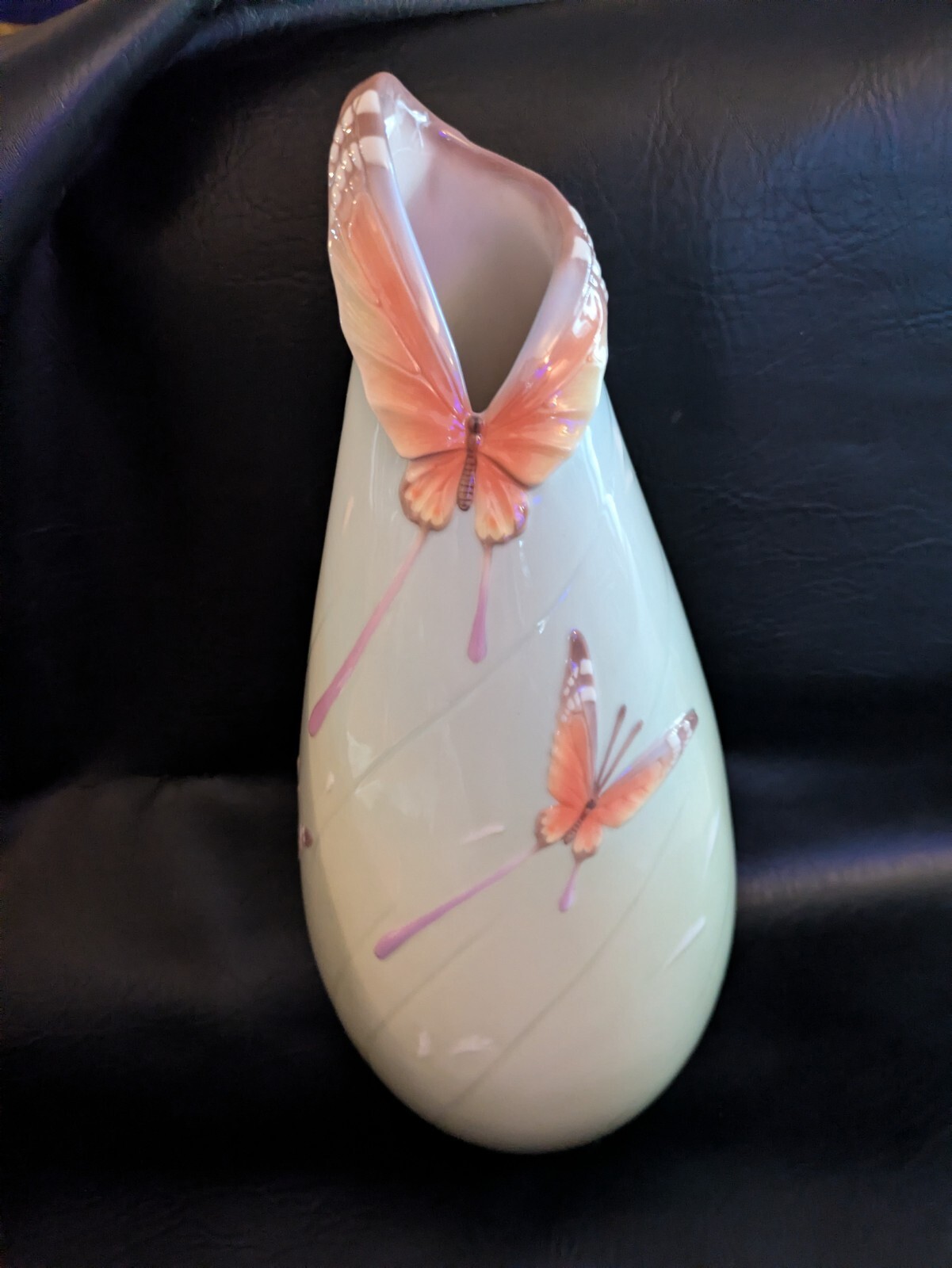 Franz Butterfly Vase Jen Woo Sculpted Porcelain Green FZ00042 15 In Item image 2