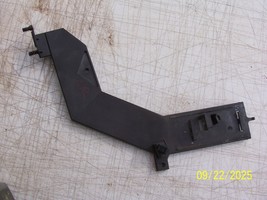 BUICK PARK AVENUE LEFT REAR DOOR LOCK LATCH BRACKET OEM USED 1998 1999 2... - $959.46 MXN