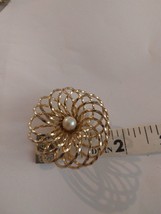 Vintage Brooch Gold Tone Flower Pin/ Brooch Sunburst Swirl - £7.73 GBP