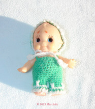 Vintage Vinyl 3&quot; Kewpie Cupie Doll Hand Crocheted Green Outfit Unknown Maker - £10.23 GBP