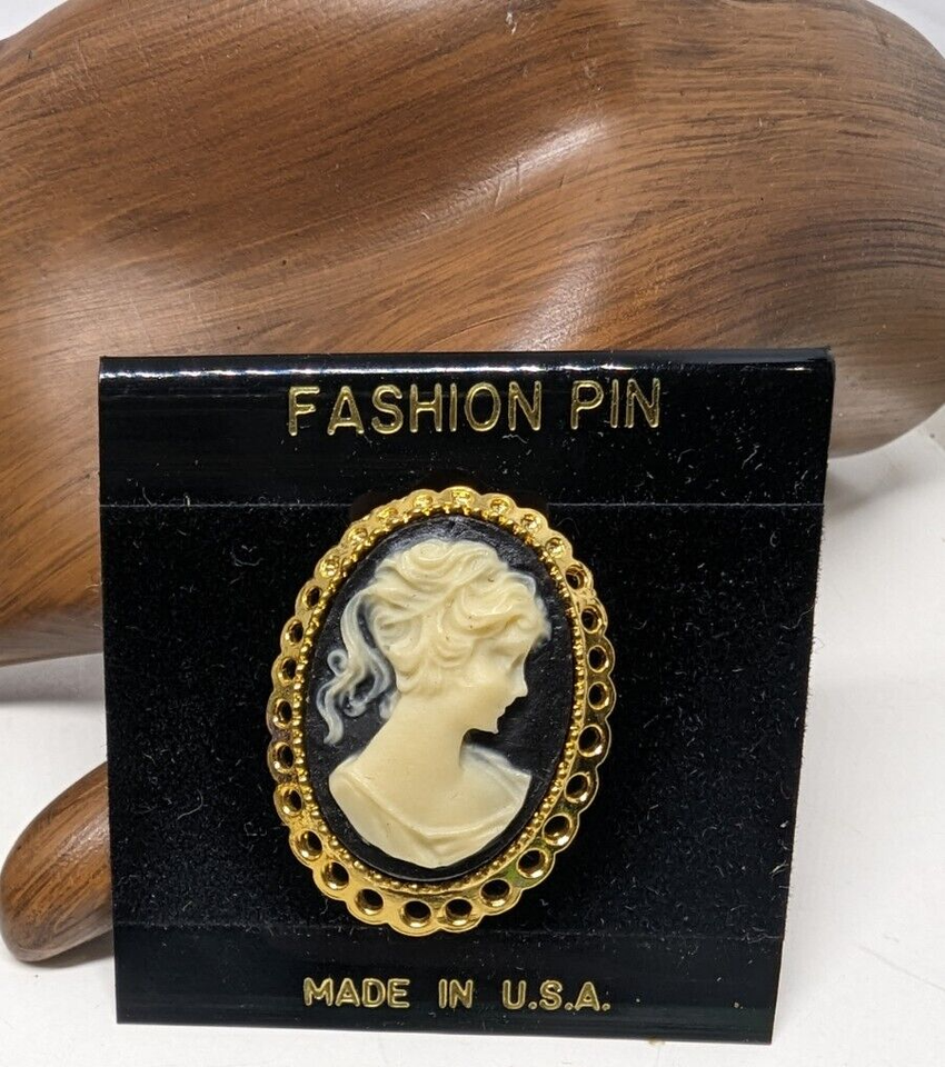 Vintage BLUE BLACK CAMEO PIN  Brooch Jewelry New pony tail girl Made in USA - $13.96