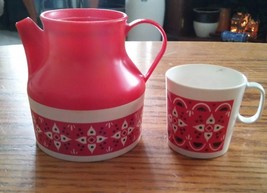 000 VTG Chilton Aluminum Specialty Plastic Tea Pot &amp; Cup Mug Red &amp; WHite - £4.14 GBP