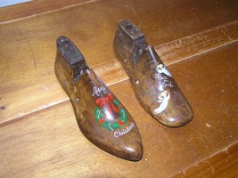 Vintage Varnished &amp; Hand Painted Christmas Holiday Wood Cobblers Kids Shoe Molds - £10.95 GBP