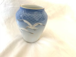 VASE # 202 SEAGULL w GOLD  Bing &amp; Grondahl Denmark 1st  - £55.02 GBP