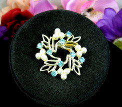Leafy Wreathy Lite Blue Rhinestones Faux Pearl Beads Brooch Vintage Pin Goldtone - £10.35 GBP