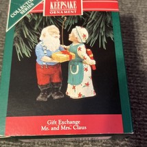 1992 Hallmark The Gift Exchange Mr &amp; Mrs Claus Series Keepsake Ornament #7 - £3.78 GBP