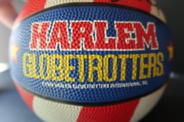 Vtg 1994 Harlem Globetrotters Ball 80th Anniversary Nice Condition 3 Sig... - $1,109.28 MXN