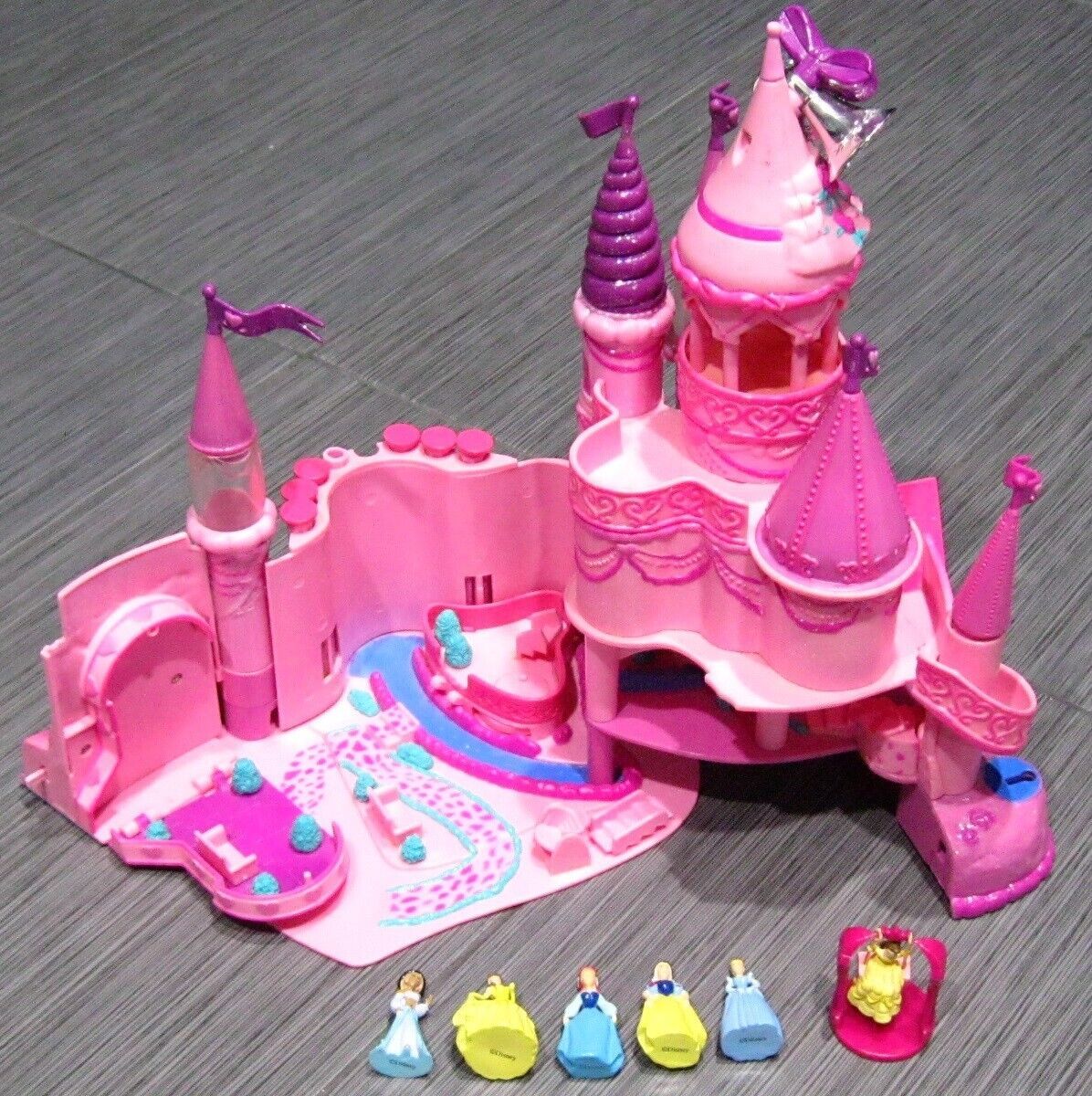 Disney Magic Kingdom Cinderella Belle Snow White Jasmin Fold-Out Castle ...