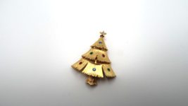 Vintage Jj Jonette MULTI-COLORED Rhinestone Gold Tone Christmas Tree Brooch - £23.19 GBP