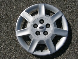 One genuine 2005 to 2007 Ford Taurus 16 inch bolt on hubcap wheel cover - $25.36