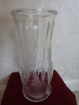 Collectible Clear Glass Feathered Designed Flower 9 Inch Vase (#0446)  - £26.27 GBP