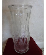 Collectible Clear Glass Feathered Designed Flower 9 Inch Vase (#0446)  - £25.94 GBP