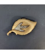 Vintage Brooch JJ Jonette  Leaf Gold tone Crystals Pin Retro Costume Estate - $461.51 MXN