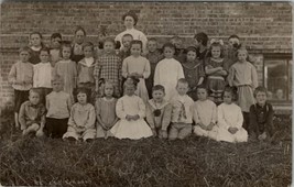 RPPC Kelley Iowa School Class Photo Kids Peeking Funny Faces c1910 Postcard V6 - £13.54 GBP