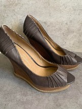 EUC Jessica Simpson Brown Leather Wedge heels Size 7B  - £19.72 GBP