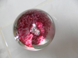 Glass Paperweight Signed illegible Signature Dated &#39;97, Pink Shower - $864.40 MXN