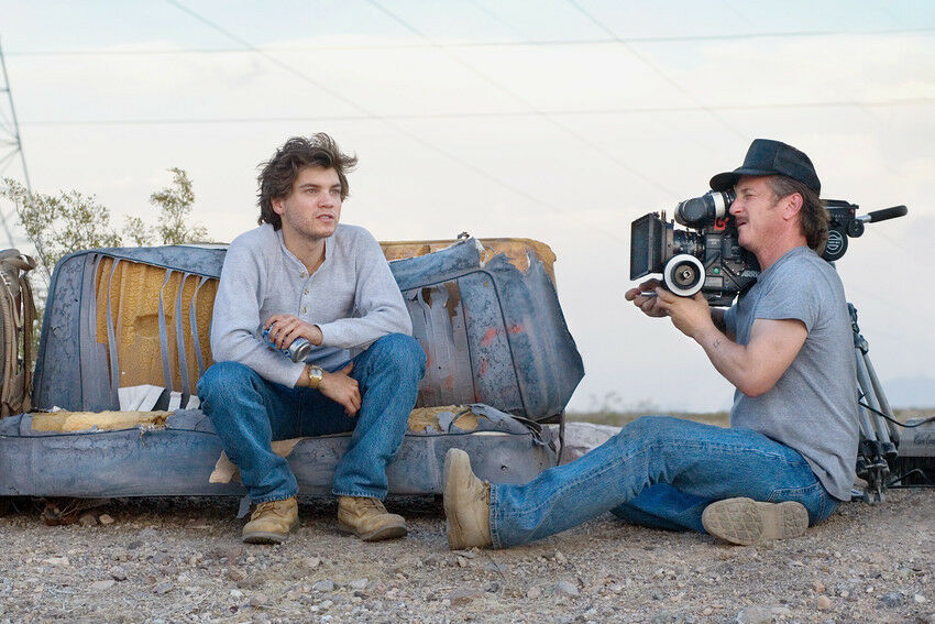 Emile Hirsch As Chris Mccandless In Into The Wild 11x17 Mini Poster - $12.99