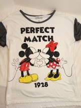 Women&#39;s Disney &quot;Perfect Match&quot; Mickey &amp; Minnie Kissing T-Shirt Size: Medium - £9.49 GBP