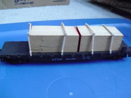 Vintage 1970s HO Scale COX ATSF 94138 Flat Car with Wood Load #2 - £17.08 GBP