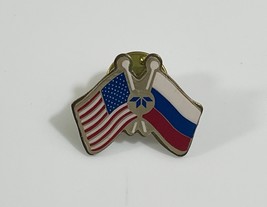 USA American Russia Friendship Flag Enamel Lapel Pin  Vintage - £7.81 GBP