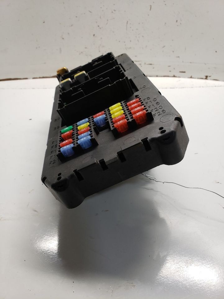 Chassis ECM Power Supply Includes Fuse Box Fits 06 COMMANDER 1292142 Item image 6
