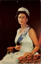 UK Royalty H.M. Queen Elizabeth II by Karsh of Ottowa Postcard Z8 - £6.92 GBP