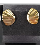 VTG Crown Trifari Seashell Shell Gold Tone Clip On Earrings - $37.99 CAD