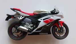 Yamaha YZF-R6 Motorcycle, 1:18 Scale Die Cast &amp; Plastic Maisto Sport Bike. - €42,36 EUR