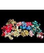 90 Plus Satin Poly Pre Notched Peel N Press Bow Hanks VTG Christmas Gift... - $55.32 CAD