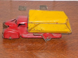 Vintage Wyandotte Red w/ Yellow Bed Toy Pressed Steel Dump Truck - €54,73 EUR