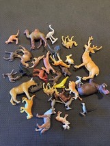 Vintage Mixed Lot Of 31 Toy Plastic Animals Beaver Roadrunner Deer Camel Hippo - £9.36 GBP
