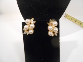 Vintage Tanya Lind Estate Pearl/Rhinestone Earrings Goldtone - $11.30