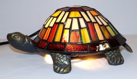 LOVELY QUOIZEL TURTLE TIFFANY STYLE STAINED GLASS ACCENT LAMP/NIGHT LIGHT - $68.30