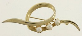 Vintage Costume Jewelry BROOKS Gold Tone Three Pearl Stylized Brooch Pin - £12.59 GBP
