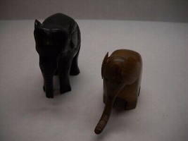 Vintage Set Of 2 Wooden Elephant Figurines 1 Brown Long Trunk 1 Black Carved - £21.97 GBP