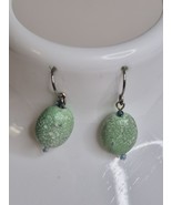 AVON Flecked green agate With Blue And White Micro Beads Silver tone 1.25 - $276.77 MXN