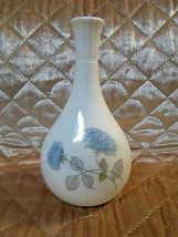 Wedgwood ICE ROSE  Bone China 5 1/4&quot; Flower Bud Vase Made in England EUC - £17.99 GBP