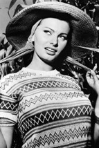 Sophia Loren Young Pose in Sun hat 24x18 Poster - £19.75 GBP