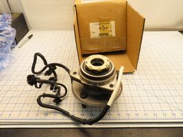 Ford F87Z-1104-AB Front Wheel Hub and Bearing Assembly Lite Oxidation is... - $1,744.59 MXN