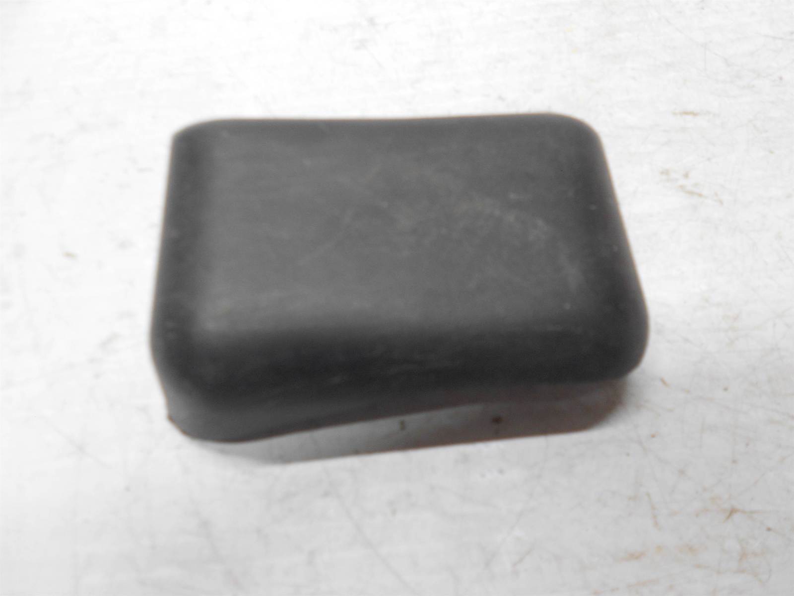 1999-06 Silverado Sierra RH Side Seat Adjuster Bolt Cover 15041468 - $19.99
