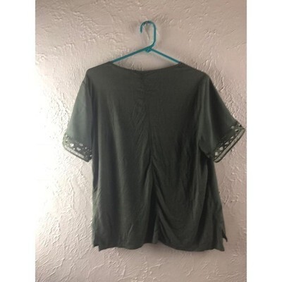 AK Anne Klein Knit Top Olive Green Size Large EUC Short Sleeve Cut-Out Front Item image 2